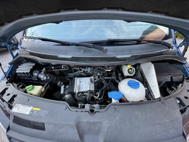 Синій Фольксваген Мультиван, об'ємом двигуна 2 л та пробігом 220 тис. км за 30500 $, фото 5 на Automoto.ua