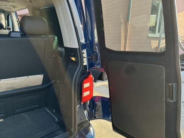 Синій Фольксваген Мультиван, об'ємом двигуна 2 л та пробігом 220 тис. км за 30500 $, фото 14 на Automoto.ua