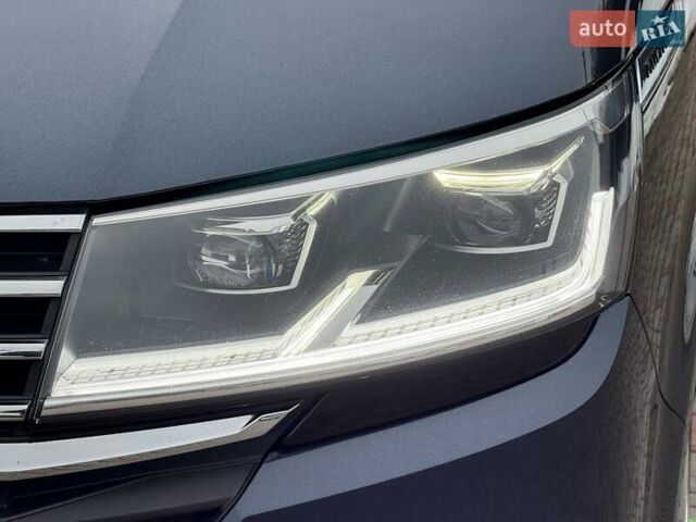 Синій Фольксваген Мультиван, об'ємом двигуна 2 л та пробігом 196 тис. км за 47999 $, фото 13 на Automoto.ua