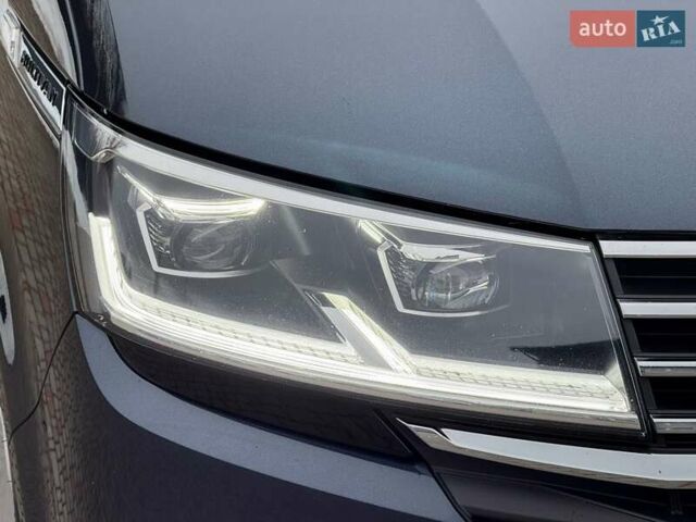 Синій Фольксваген Мультиван, об'ємом двигуна 2 л та пробігом 196 тис. км за 47999 $, фото 12 на Automoto.ua