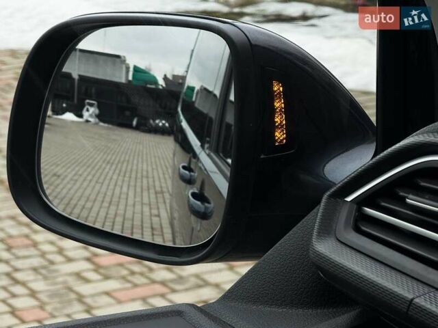 Синій Фольксваген Мультиван, об'ємом двигуна 2 л та пробігом 196 тис. км за 47999 $, фото 35 на Automoto.ua