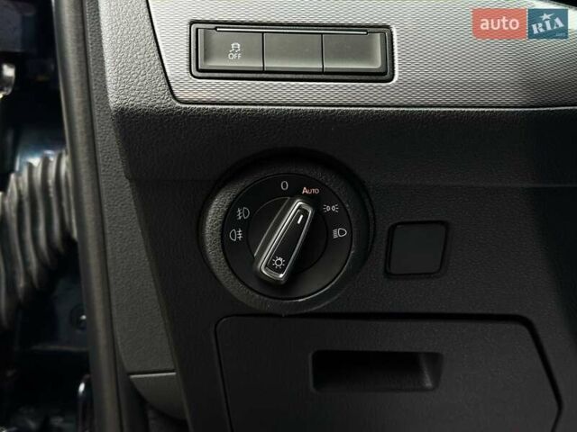 Синій Фольксваген Мультиван, об'ємом двигуна 2 л та пробігом 196 тис. км за 47999 $, фото 45 на Automoto.ua