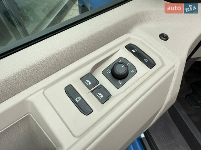 Синий Фольксваген Мультиван, объемом двигателя 1.97 л и пробегом 58 тыс. км за 59990 $, фото 18 на Automoto.ua