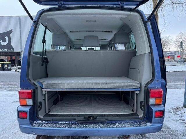 Синий Фольксваген Мультиван, объемом двигателя 2.5 л и пробегом 154 тыс. км за 2652 $, фото 6 на Automoto.ua