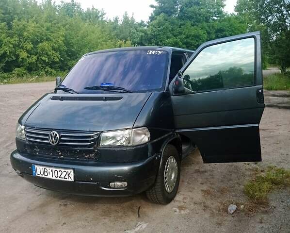Зеленый Фольксваген Мультиван, объемом двигателя 2.5 л и пробегом 190 тыс. км за 3600 $, фото 3 на Automoto.ua