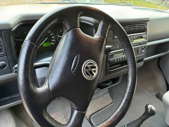 Зелений Фольксваген Мультиван, об'ємом двигуна 2.5 л та пробігом 302 тис. км за 3100 $, фото 5 на Automoto.ua