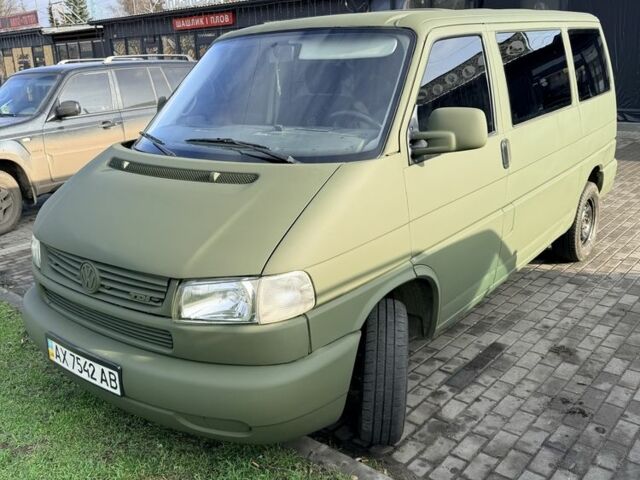 Зелений Фольксваген Мультиван, об'ємом двигуна 2.5 л та пробігом 320 тис. км за 3800 $, фото 1 на Automoto.ua