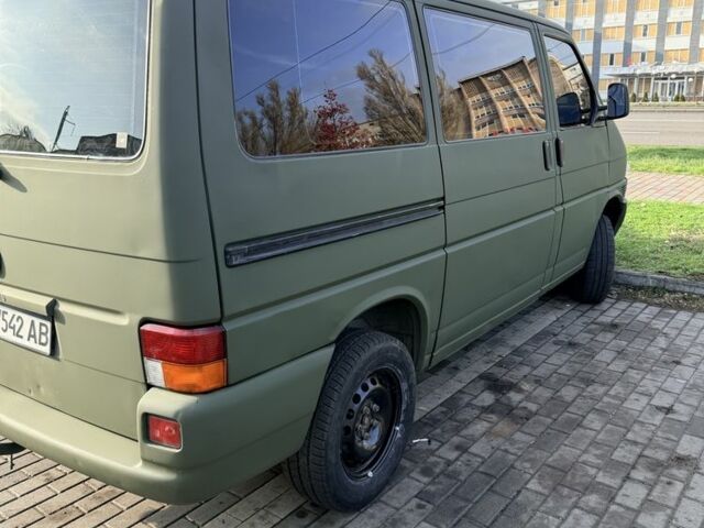 Зелений Фольксваген Мультиван, об'ємом двигуна 2.5 л та пробігом 320 тис. км за 3800 $, фото 2 на Automoto.ua