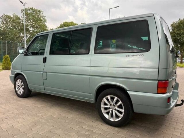 Зеленый Фольксваген Мультиван, объемом двигателя 2.5 л и пробегом 304 тыс. км за 3800 $, фото 7 на Automoto.ua