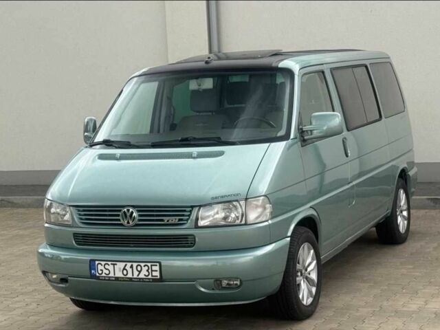 Зеленый Фольксваген Мультиван, объемом двигателя 2.5 л и пробегом 304 тыс. км за 3800 $, фото 1 на Automoto.ua