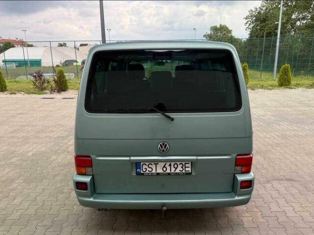 Зеленый Фольксваген Мультиван, объемом двигателя 2.5 л и пробегом 304 тыс. км за 3800 $, фото 5 на Automoto.ua