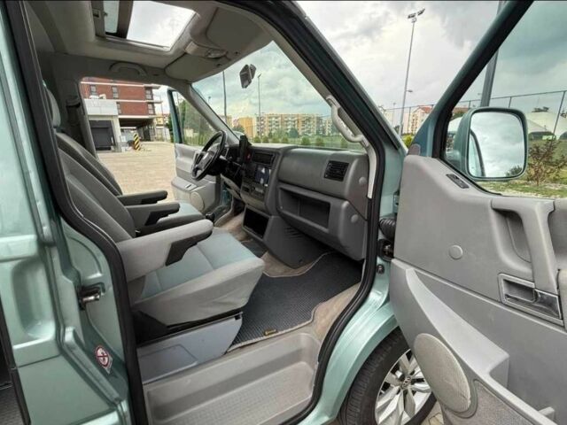 Зеленый Фольксваген Мультиван, объемом двигателя 2.5 л и пробегом 304 тыс. км за 3800 $, фото 14 на Automoto.ua