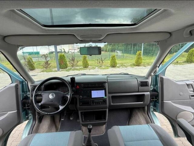 Зеленый Фольксваген Мультиван, объемом двигателя 2.5 л и пробегом 304 тыс. км за 3800 $, фото 10 на Automoto.ua