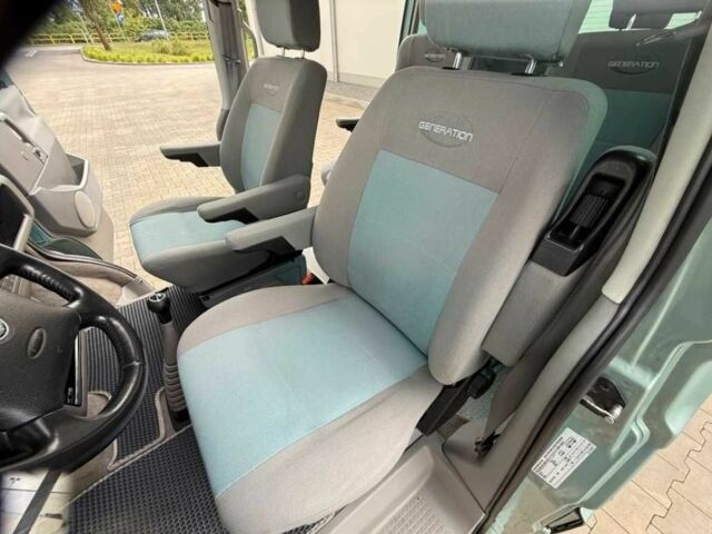 Зеленый Фольксваген Мультиван, объемом двигателя 2.5 л и пробегом 304 тыс. км за 3800 $, фото 15 на Automoto.ua