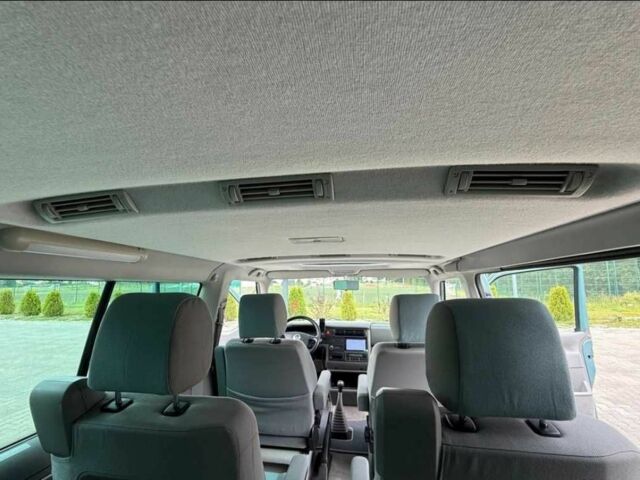 Зеленый Фольксваген Мультиван, объемом двигателя 2.5 л и пробегом 304 тыс. км за 3800 $, фото 13 на Automoto.ua