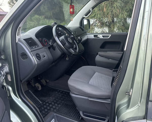 Зеленый Фольксваген Мультиван, объемом двигателя 2.46 л и пробегом 357 тыс. км за 11775 $, фото 10 на Automoto.ua