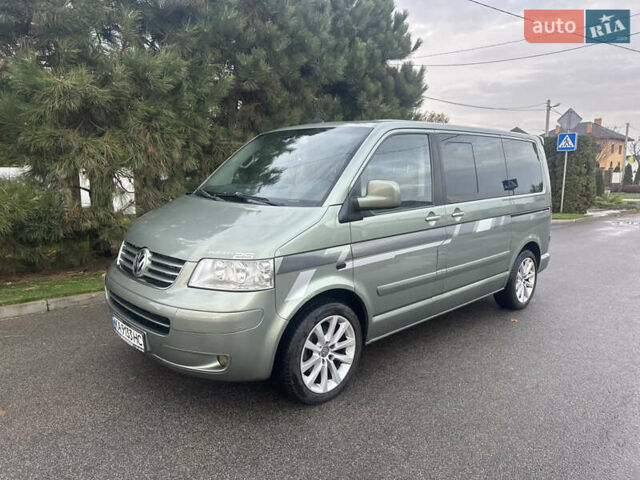 Зеленый Фольксваген Мультиван, объемом двигателя 2.46 л и пробегом 357 тыс. км за 11775 $, фото 3 на Automoto.ua