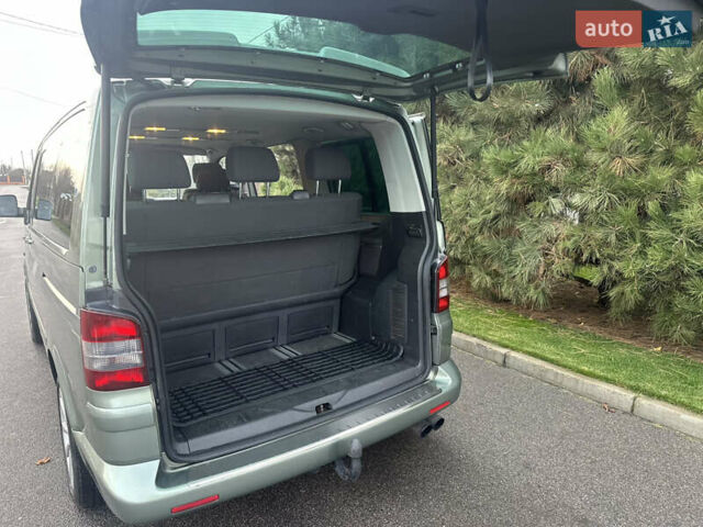 Зеленый Фольксваген Мультиван, объемом двигателя 2.46 л и пробегом 357 тыс. км за 11775 $, фото 8 на Automoto.ua