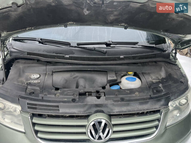 Зеленый Фольксваген Мультиван, объемом двигателя 2.46 л и пробегом 320 тыс. км за 10800 $, фото 20 на Automoto.ua