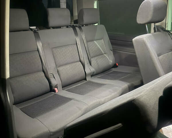 Зелений Фольксваген Мультиван, об'ємом двигуна 2.46 л та пробігом 320 тис. км за 11000 $, фото 16 на Automoto.ua