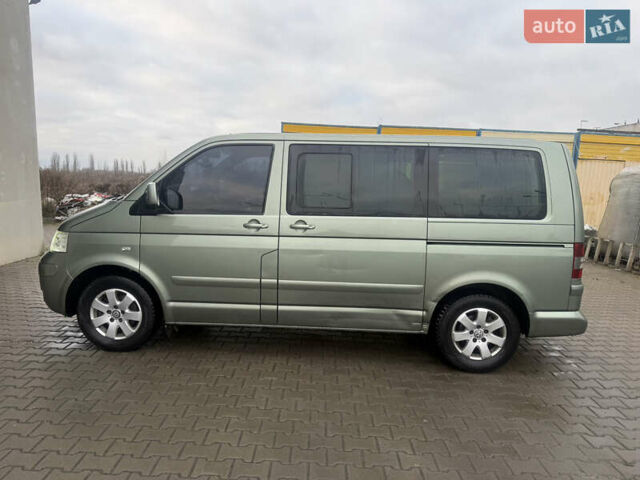 Зелений Фольксваген Мультиван, об'ємом двигуна 2.46 л та пробігом 320 тис. км за 11000 $, фото 2 на Automoto.ua