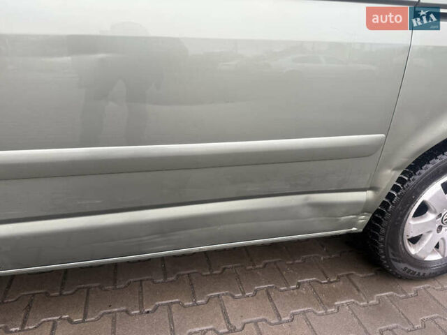 Зелений Фольксваген Мультиван, об'ємом двигуна 2.46 л та пробігом 320 тис. км за 11000 $, фото 5 на Automoto.ua