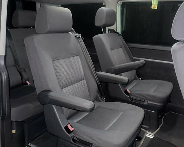 Зелений Фольксваген Мультиван, об'ємом двигуна 2.46 л та пробігом 320 тис. км за 11000 $, фото 18 на Automoto.ua