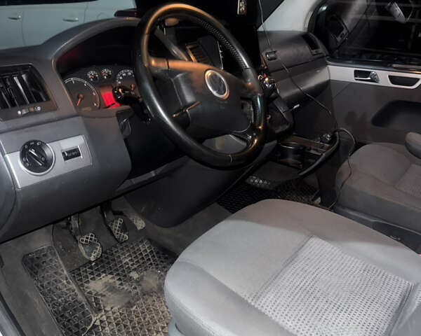 Зелений Фольксваген Мультиван, об'ємом двигуна 2.46 л та пробігом 320 тис. км за 11000 $, фото 15 на Automoto.ua