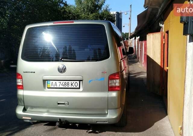 Зелений Фольксваген Мультиван, об'ємом двигуна 2.5 л та пробігом 320 тис. км за 10500 $, фото 6 на Automoto.ua