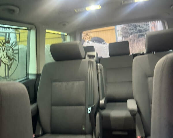 Зелений Фольксваген Мультиван, об'ємом двигуна 2.46 л та пробігом 320 тис. км за 11000 $, фото 13 на Automoto.ua