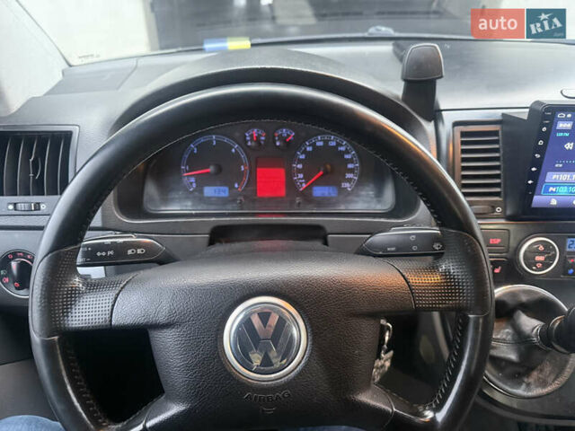 Зелений Фольксваген Мультиван, об'ємом двигуна 2.46 л та пробігом 320 тис. км за 11000 $, фото 8 на Automoto.ua