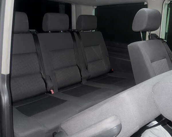 Зелений Фольксваген Мультиван, об'ємом двигуна 2.46 л та пробігом 320 тис. км за 11000 $, фото 17 на Automoto.ua