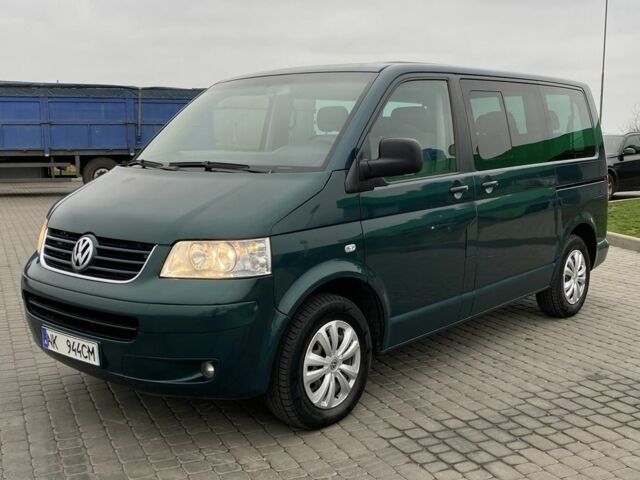 Зелений Фольксваген Мультиван, об'ємом двигуна 2.5 л та пробігом 311 тис. км за 5350 $, фото 2 на Automoto.ua