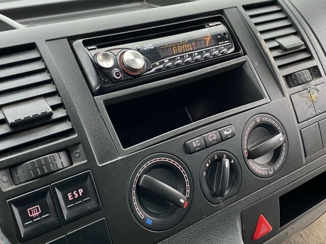 Зелений Фольксваген Мультиван, об'ємом двигуна 2.5 л та пробігом 311 тис. км за 5350 $, фото 15 на Automoto.ua