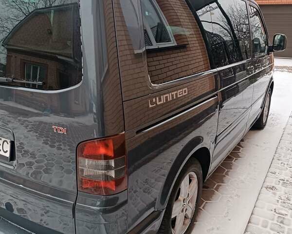 Зеленый Фольксваген Мультиван, объемом двигателя 2.5 л и пробегом 347 тыс. км за 14400 $, фото 13 на Automoto.ua