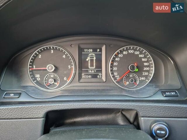 Зеленый Фольксваген Мультиван, объемом двигателя 1.97 л и пробегом 353 тыс. км за 26900 $, фото 11 на Automoto.ua