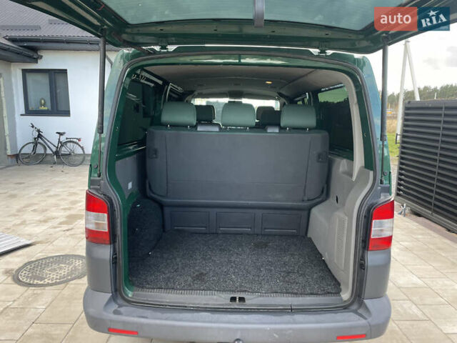 Зеленый Фольксваген Мультиван, объемом двигателя 1.98 л и пробегом 334 тыс. км за 14700 $, фото 3 на Automoto.ua