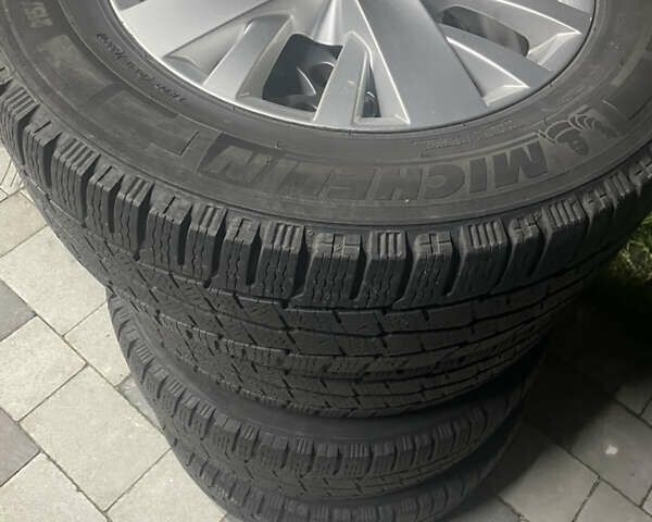 Зеленый Фольксваген Мультиван, объемом двигателя 1.98 л и пробегом 334 тыс. км за 14700 $, фото 13 на Automoto.ua