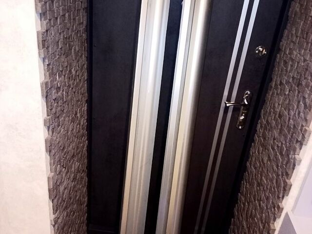 Черный Фольксваген Нью Битл, объемом двигателя 1.9 л и пробегом 333 тыс. км за 5000 $, фото 11 на Automoto.ua