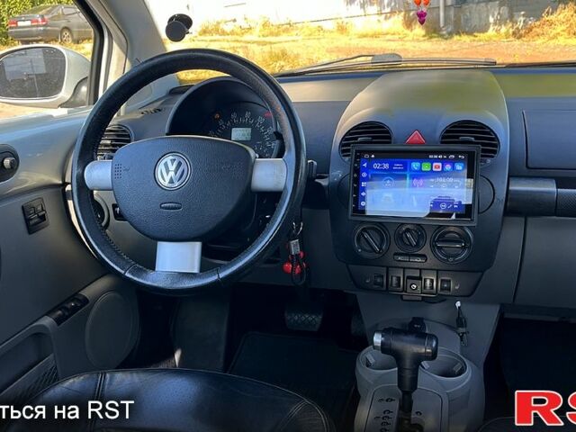 Сірий Фольксваген Нью Бітл, об'ємом двигуна 2 л та пробігом 178 тис. км за 6990 $, фото 11 на Automoto.ua