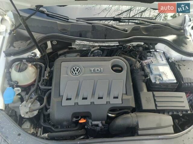 Белый Фольксваген Пассат Альтрак, объемом двигателя 2 л и пробегом 333 тыс. км за 12000 $, фото 2 на Automoto.ua