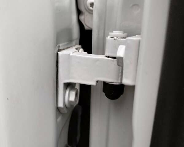 Білий Фольксваген Пассат Альтрак, об'ємом двигуна 2 л та пробігом 246 тис. км за 12999 $, фото 102 на Automoto.ua