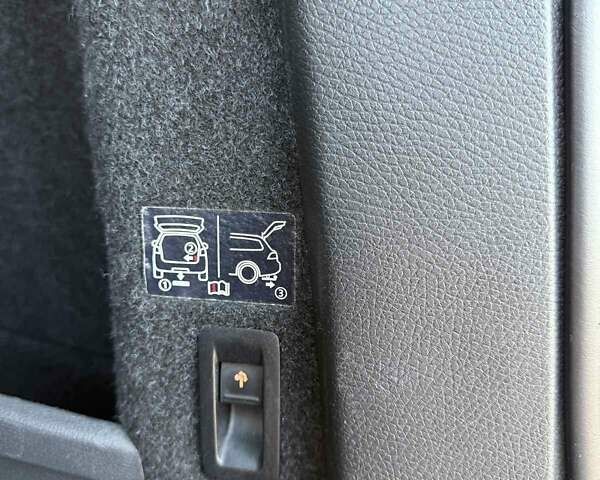 Белый Фольксваген Пассат Альтрак, объемом двигателя 2 л и пробегом 286 тыс. км за 13000 $, фото 40 на Automoto.ua