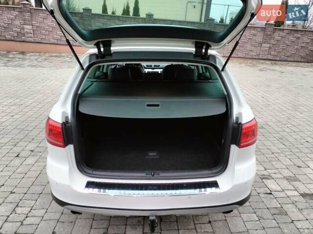 Білий Фольксваген Пассат Альтрак, об'ємом двигуна 2 л та пробігом 246 тис. км за 12999 $, фото 113 на Automoto.ua