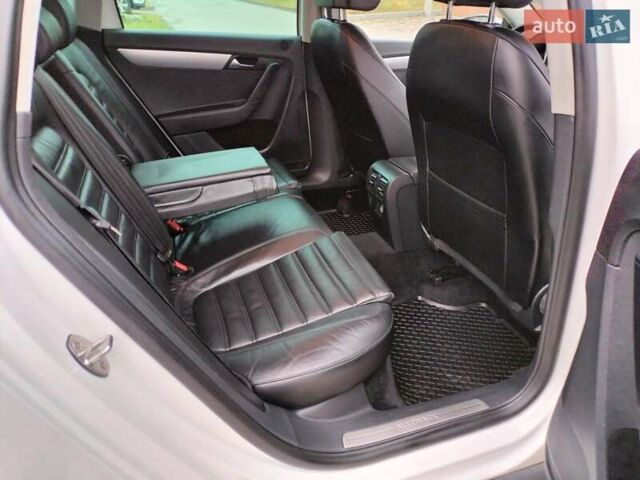 Білий Фольксваген Пассат Альтрак, об'ємом двигуна 2 л та пробігом 246 тис. км за 12999 $, фото 91 на Automoto.ua
