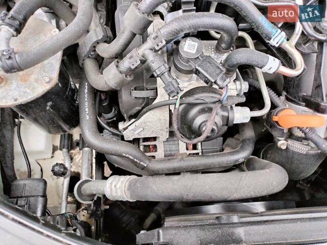 Білий Фольксваген Пассат Альтрак, об'ємом двигуна 2 л та пробігом 246 тис. км за 12999 $, фото 111 на Automoto.ua