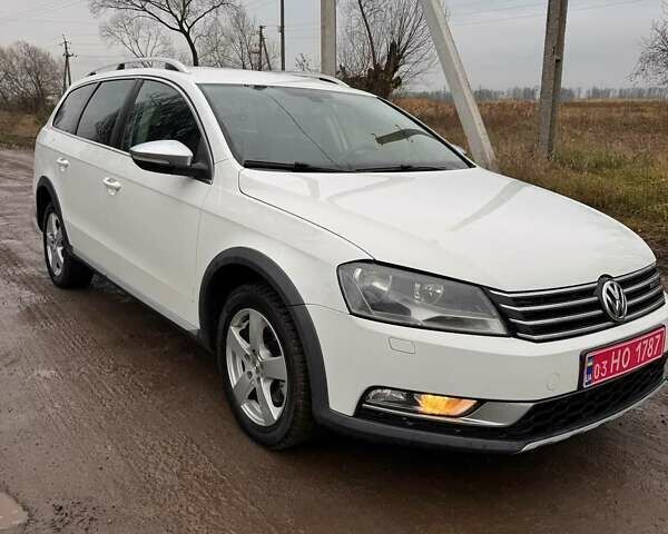 Белый Фольксваген Пассат Альтрак, объемом двигателя 2 л и пробегом 268 тыс. км за 11250 $, фото 1 на Automoto.ua