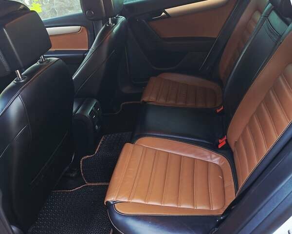 Білий Фольксваген Пассат Альтрак, об'ємом двигуна 2 л та пробігом 405 тис. км за 12500 $, фото 6 на Automoto.ua