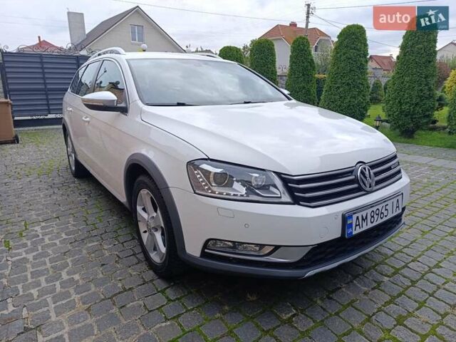 Белый Фольксваген Пассат Альтрак, объемом двигателя 2 л и пробегом 206 тыс. км за 13999 $, фото 2 на Automoto.ua