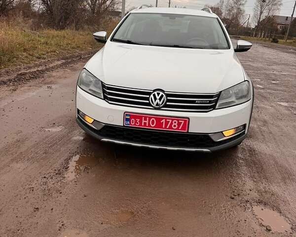 Белый Фольксваген Пассат Альтрак, объемом двигателя 2 л и пробегом 268 тыс. км за 11250 $, фото 2 на Automoto.ua
